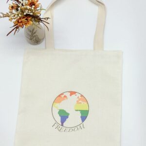 Vielseitiger Stoffbeutel mit LGBTIQ-Design