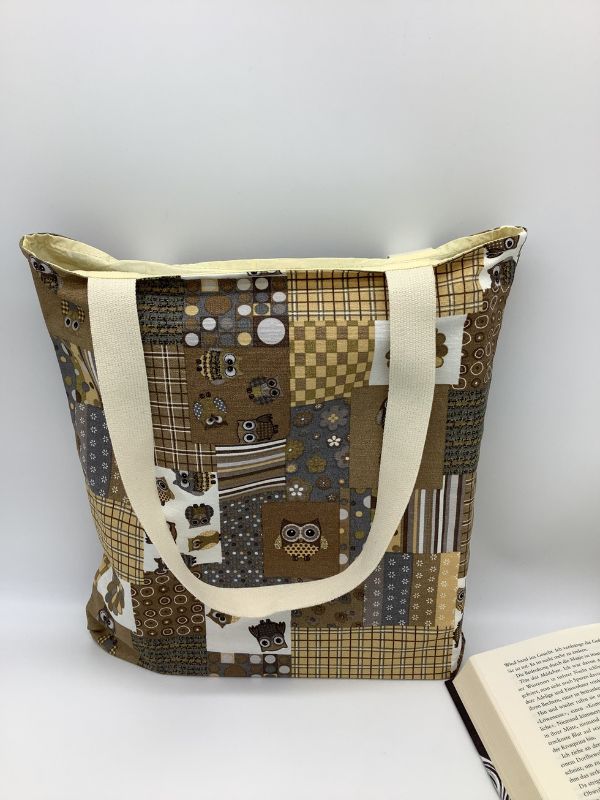 Vielseitige Tasche mit Eulen-Patchwork, ideal für unterwegs